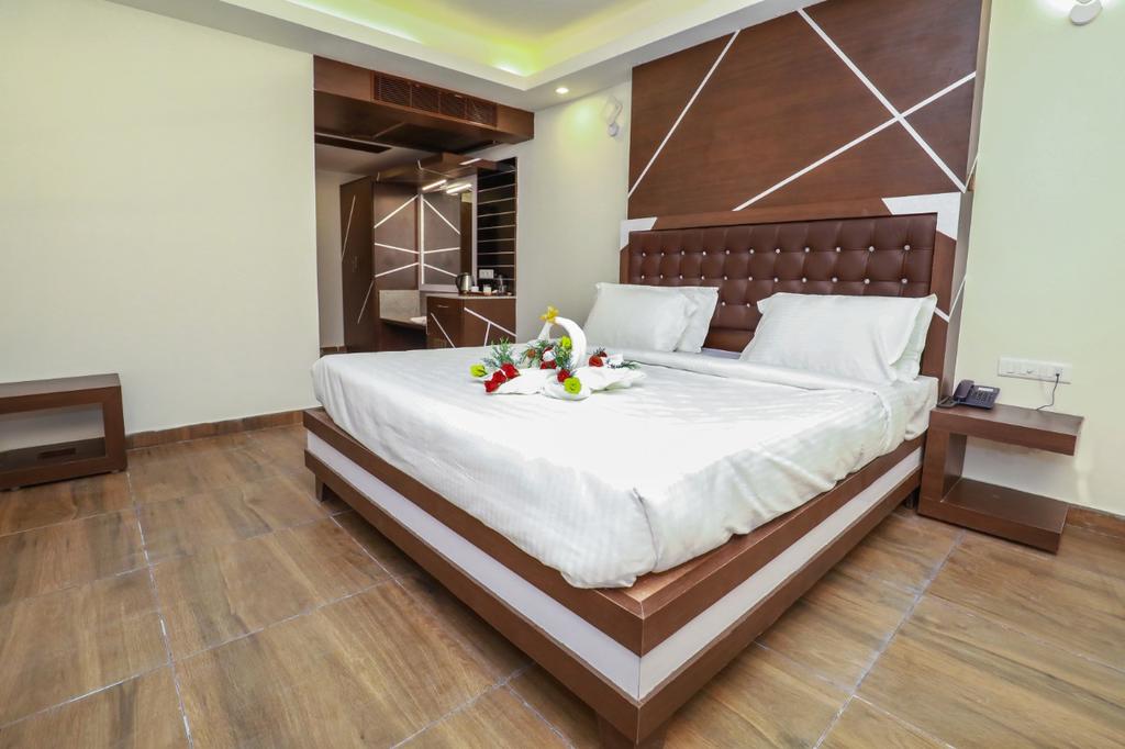 CS Empire - Tap to explore photos