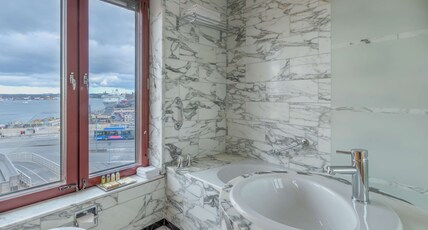 Hilton Stockholm Slussen Room Type - FAMILY CONNECTING EXECUTIV