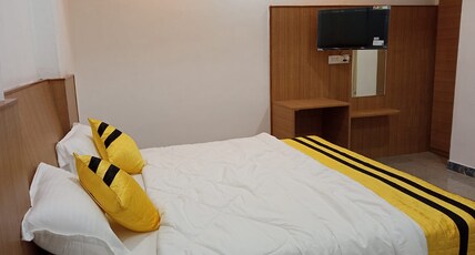 Hotel Daksh Room Type - Gold Room