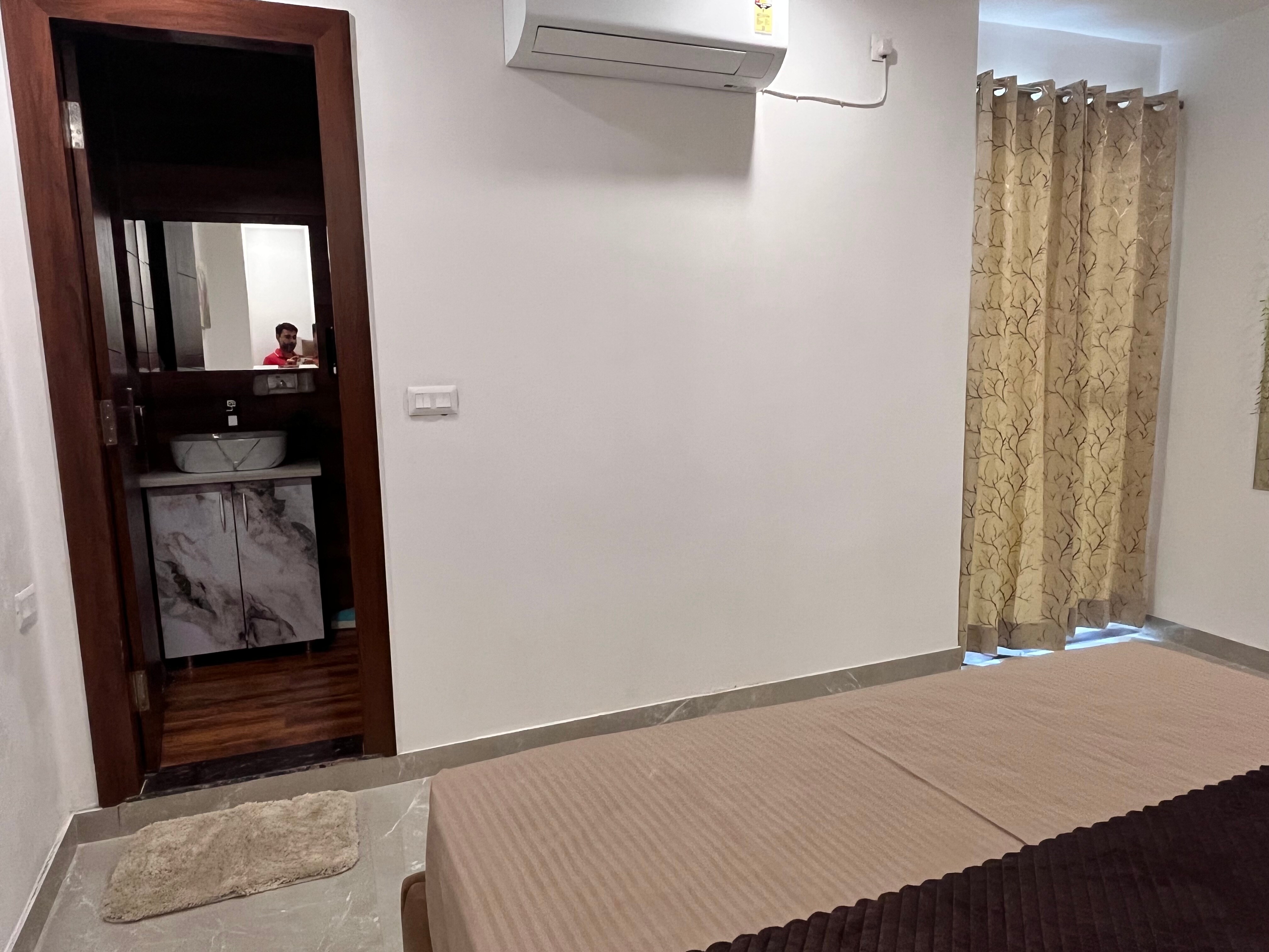 Veda Luxurious 4BHK with Ganga Hill View - Tap to explore photos