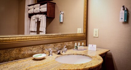 BEST WESTERN PLUS ARROWHEAD Room Type - Accessible - 1 King, Mobility Accessible, Communication Assistance, Bathtub, Sofabed, Non-Smoking, F BEST WESTERN PLUS ARROWHEAD Room Type - Accessible - 1 King, Mobility Accessible, Communication Assistance, Bathtub, Sofabed, Non-Smoking, F
