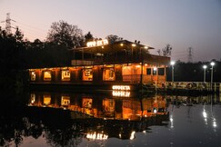Ekta Houseboat by CheckIn, Statue of Unity Kevadia