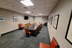 Holiday Inn Express & Suites Junction City