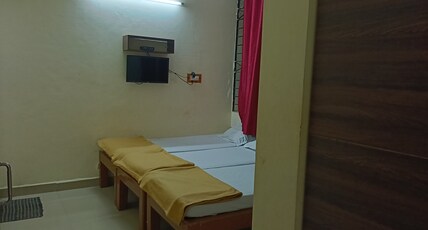 Hotel Sri Shakti Priya Room Type - Standard Non AC 3 Bedroom
