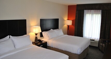 Holiday Inn Express Salem Room Type - 2 Queen Standard Communications Accessible