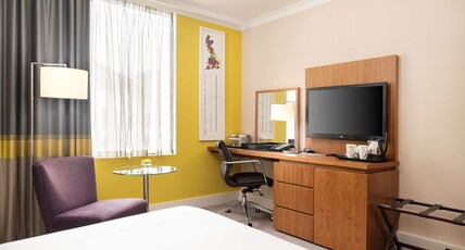 Hilton London Wembley Room Type - QUEEN ACCESSIBLE GUEST RM
