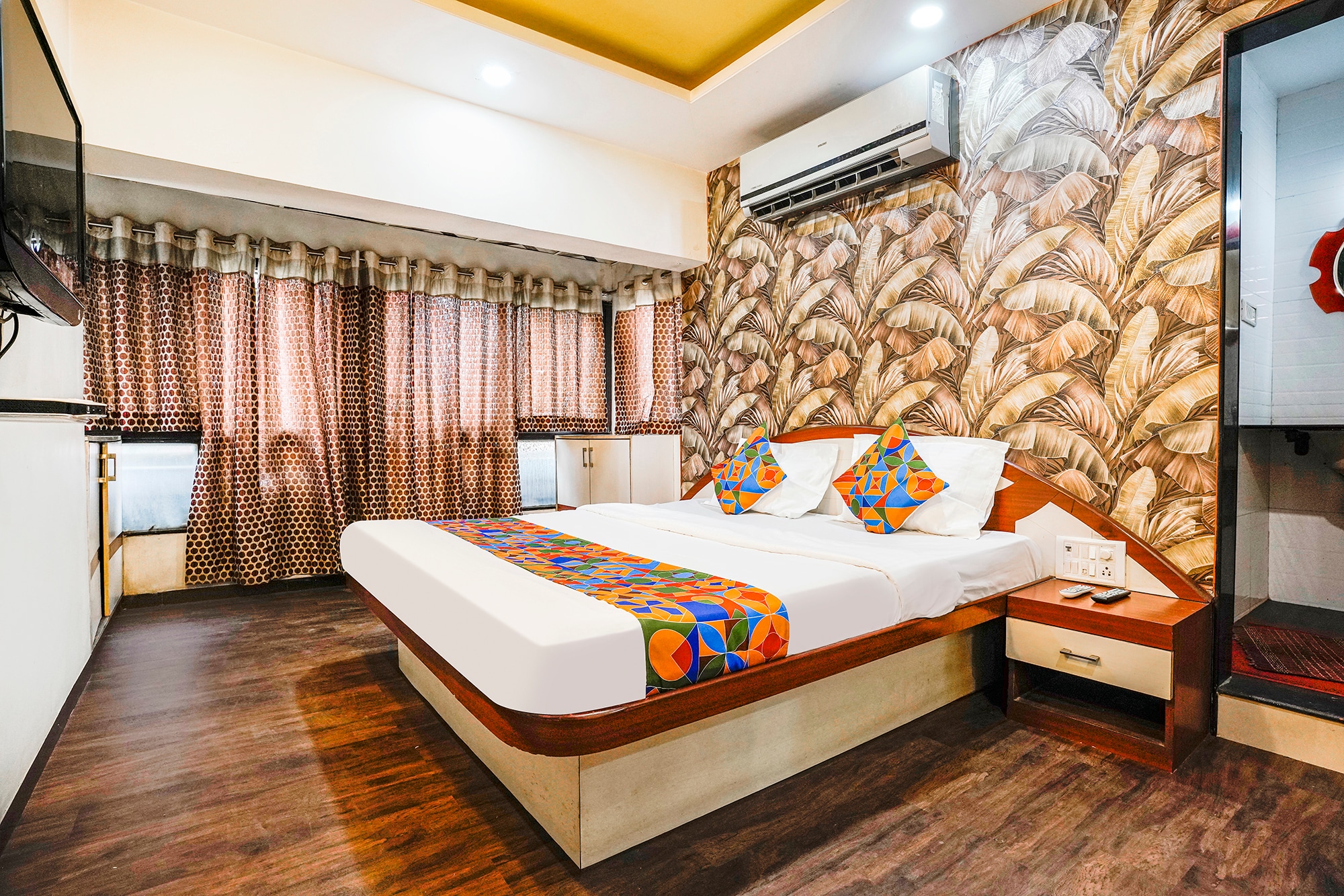 FabHotel Saroj Inn - Mumbai Naka - Tap to explore photos