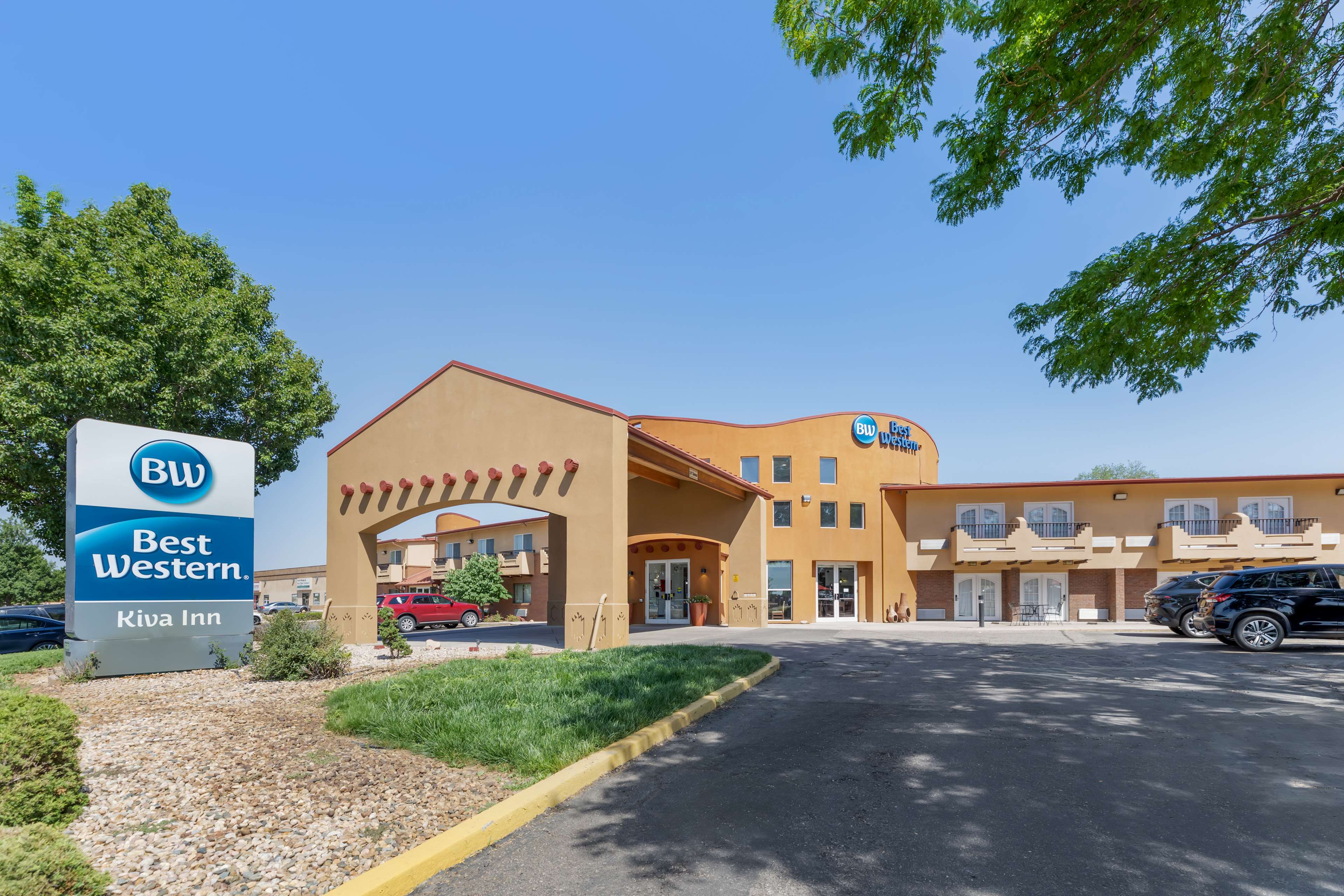 Best Western Kiva Inn - Tap to explore photos
