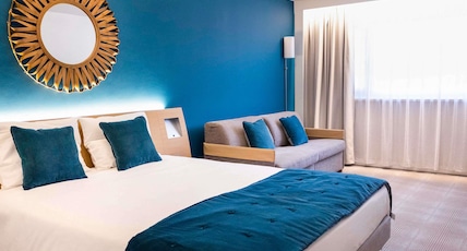 Novotel Avignon Nord Room Type - Classic Room with 1 double bed, 1 double sofa bed and shower Novotel Avignon Nord Room Type - Classic Room with 1 double bed, 1 double sofa bed and shower