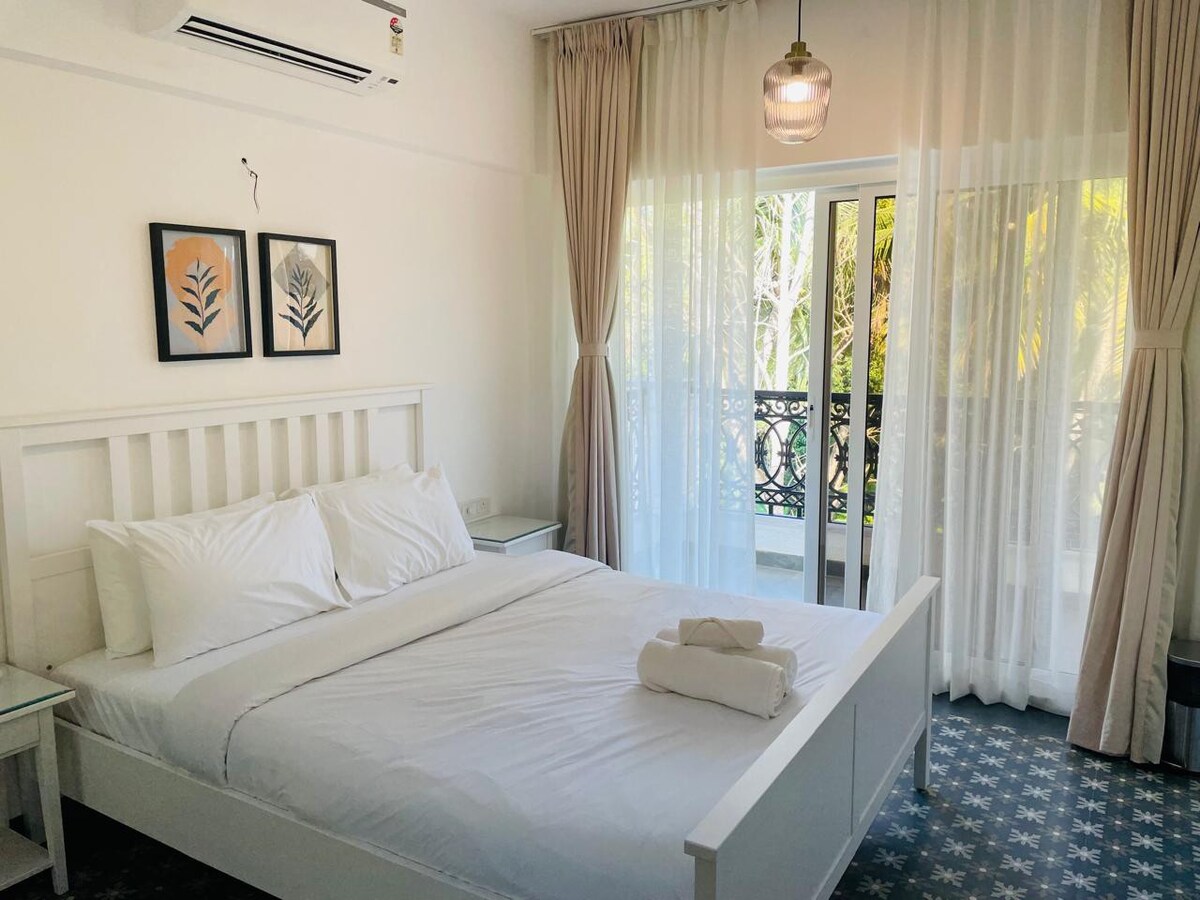 Orchids by CasaFlip Luxury 2BHK in Candolim - Tap to explore photos
