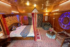 Young Shahzada Group Of Houseboats