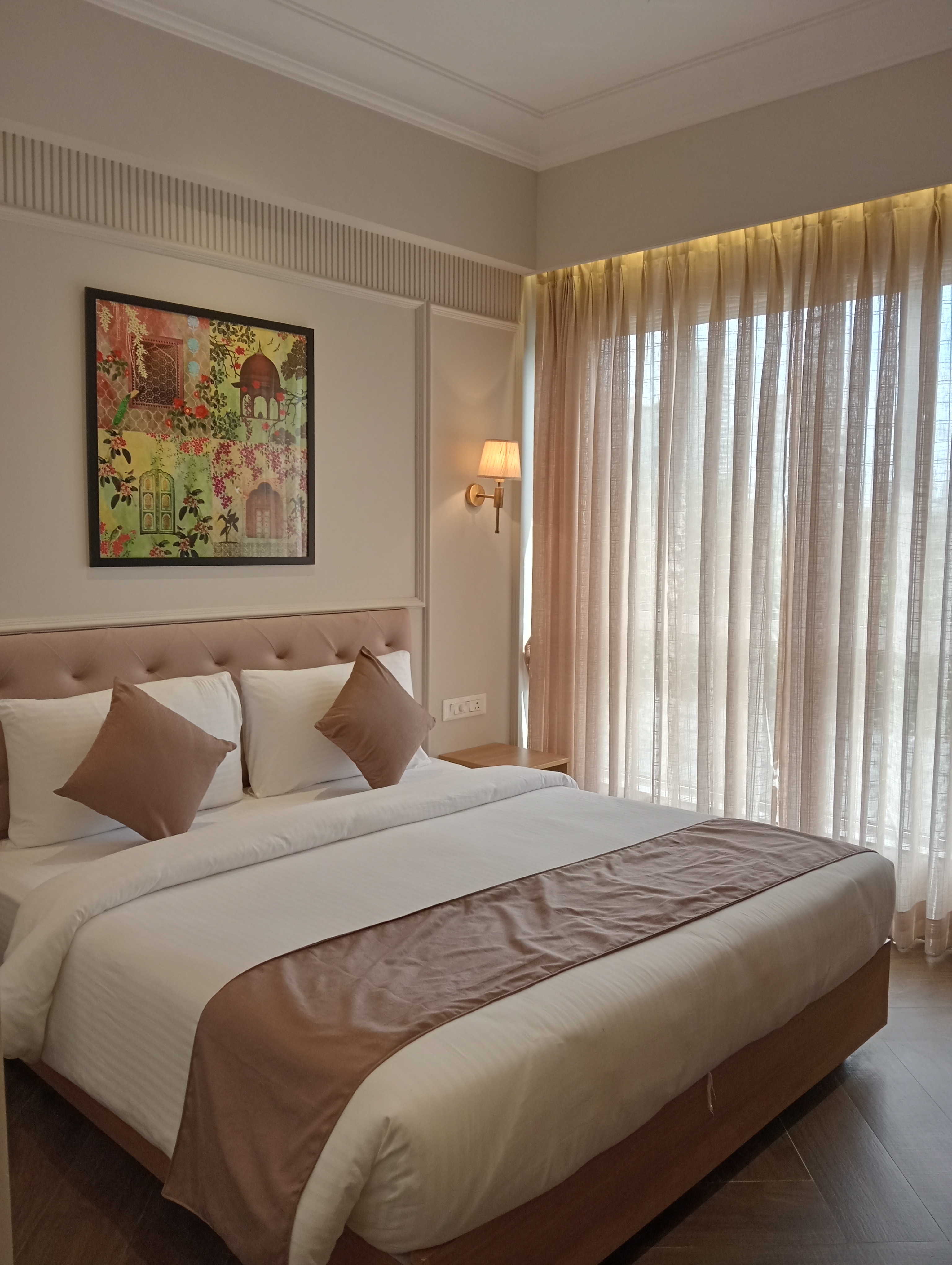 HOTEL MUMBAI HOUSE MINDSPACE MALAD - Tap to explore photos