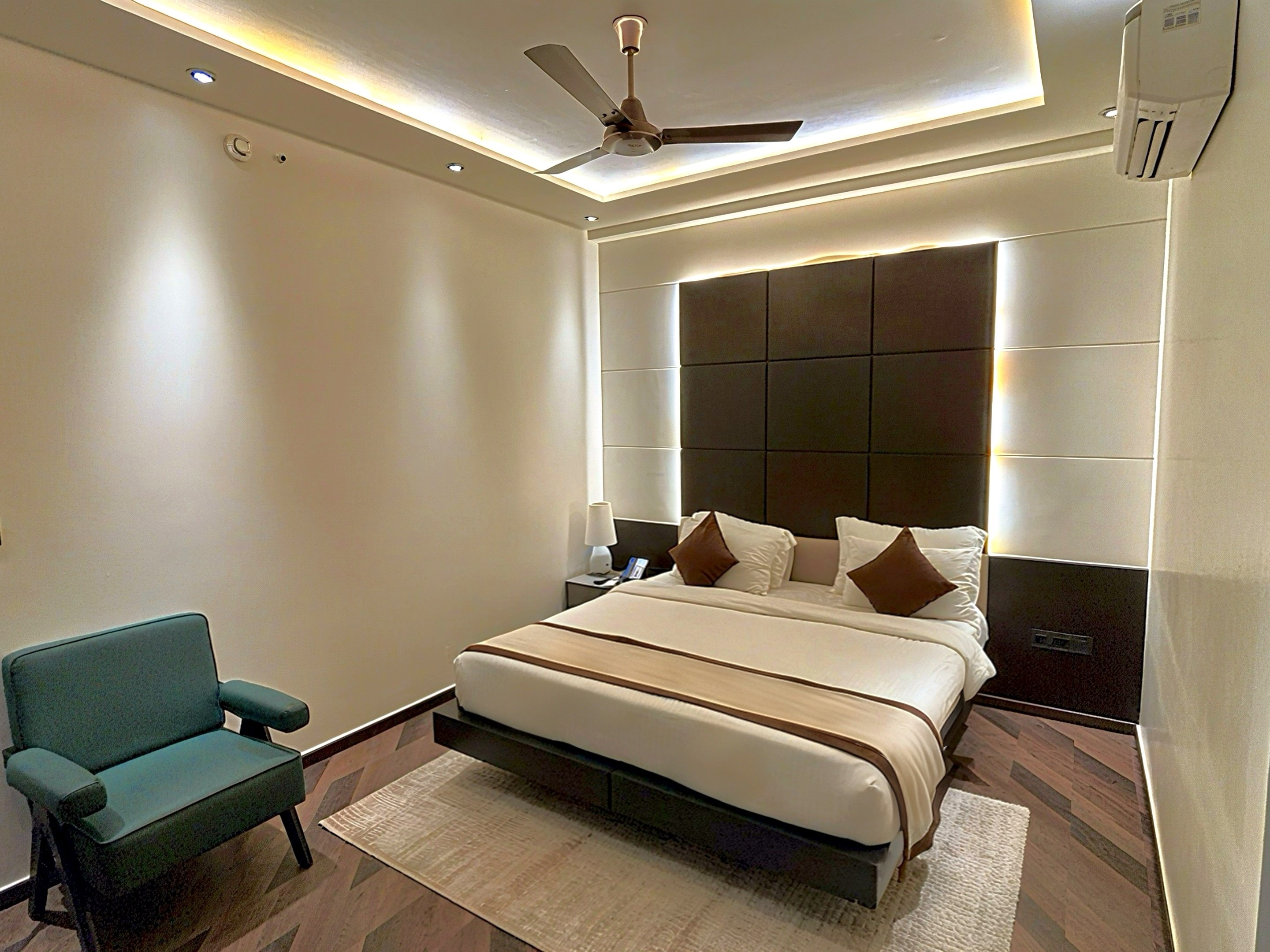 The Long D Hotel Surat Airport Rd - Tap to explore photos