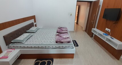 Anushree Home Stay Room Type - Deluxe Double Room AC
