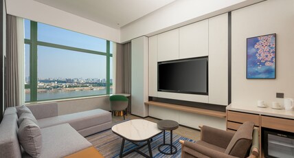 Holiday Inn Wuhan Riverside, an IHG Hotel Room Type - 1 Bedroom Suite River view Top Floor