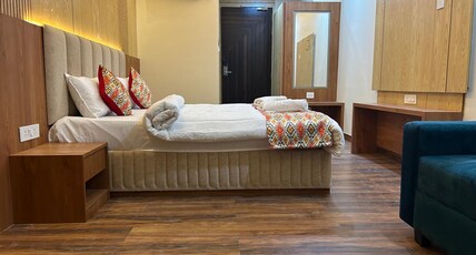 Frosty Fern Hotel And Resort Room Type - Executive Room