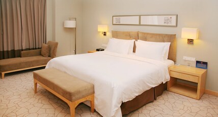 Holiday Inn BEIJING DESHENGMEN Room Type - 1  Bedroom Suite Separate Bath Walk In Shower