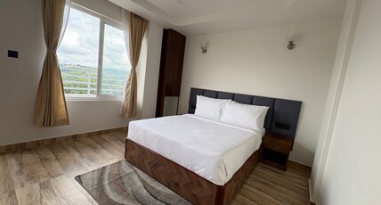 Gaddez Room Type - Deluxe Queen Room