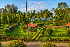 Symphony Oceanus Bay Beach Resort & Spa