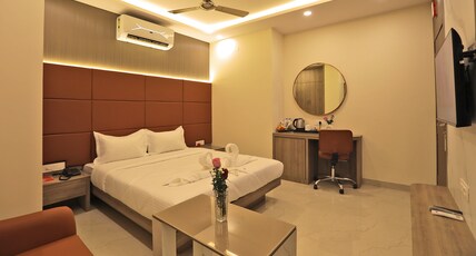 THE OVAL ROOMS Room Type - Suite Queen Room