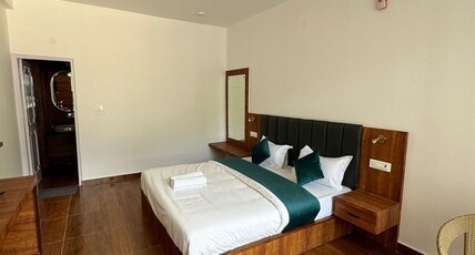 The Mountain Walk Stay & Cafe with Pool Room Type - Luxury Room