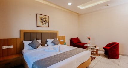 Daksh The Grand Goverdhan Dwarka Room Type - Executive Room