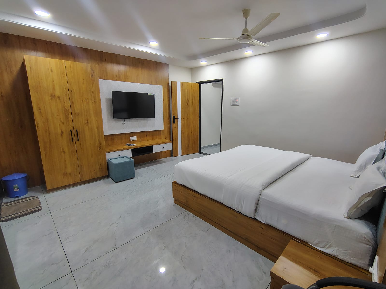 HOTEL SRI BALAJI INN - Tap to explore photos