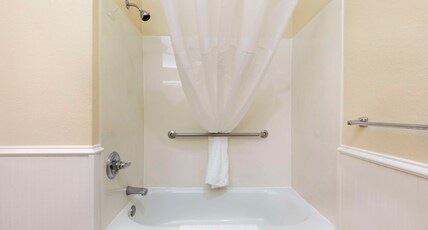 Best Western Dinosaur Valley Inn & Suites Room Type - ACCESSIBLE - SUITE KING BED,MOBILITY ACCESSIBLE,BATHTUB,SOFABED,NSMK,FULL BREAKFAST