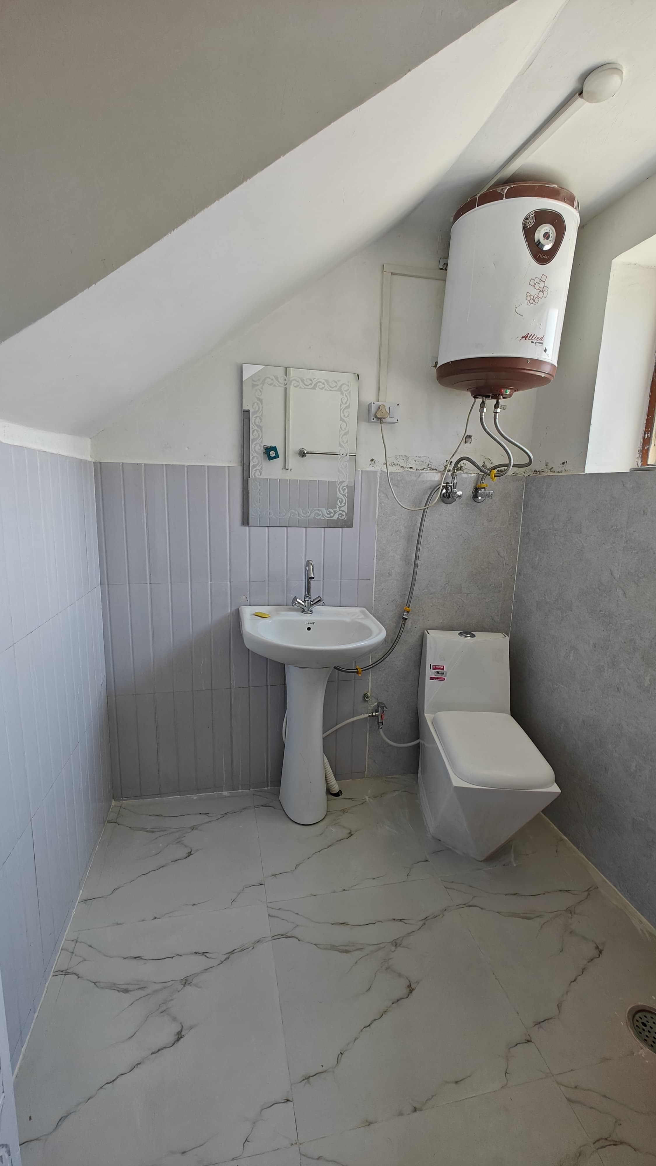 Footprints Sonamarg - Tap to explore photos