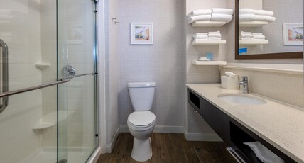 Hampton Inn by Hilton Commerce Room Type - 2Q SHWR MICROWV FRIDGE NS