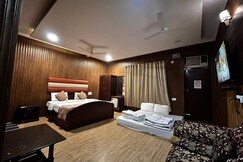 Crystal Leaf | Rooms & Cafe