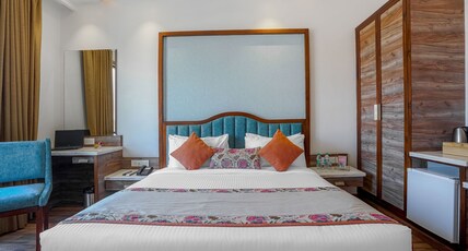 Hotel AK Continental | 900m from Golden Temple Room Type - Super Deluxe King Bed Room With City View Hotel AK Continental | 900m from Golden Temple Room Type - Super Deluxe King Bed Room With City View