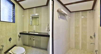 Hotel Ostria - Near Surat Railway Station Room Type - Deluxe Room (king Bed)