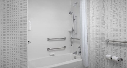 Hampton Inn by Hilton Washington DC NoMa Union Station Room Type - 2QN MOB HEARING ACC TUB NS