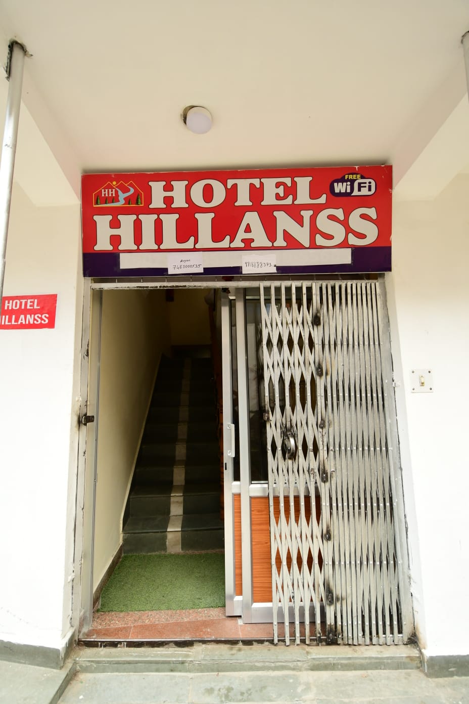 The Hotel Hillanss - Tap to explore photos