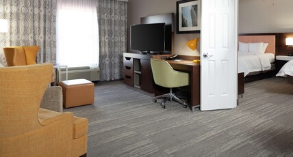 Hampton Inn & Suites Concord-Charlotte Room Type - 1 KING 1 BEDROOM STE