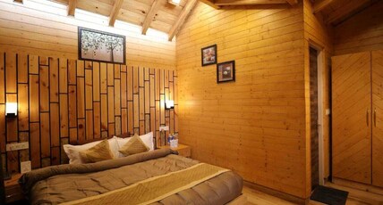 Rooftop Cottages | Rooms & Restaurant Room Type - Suite Pine Cottage with  Living Room