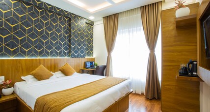 ELLEGANT INN Room Type - Deluxe Room