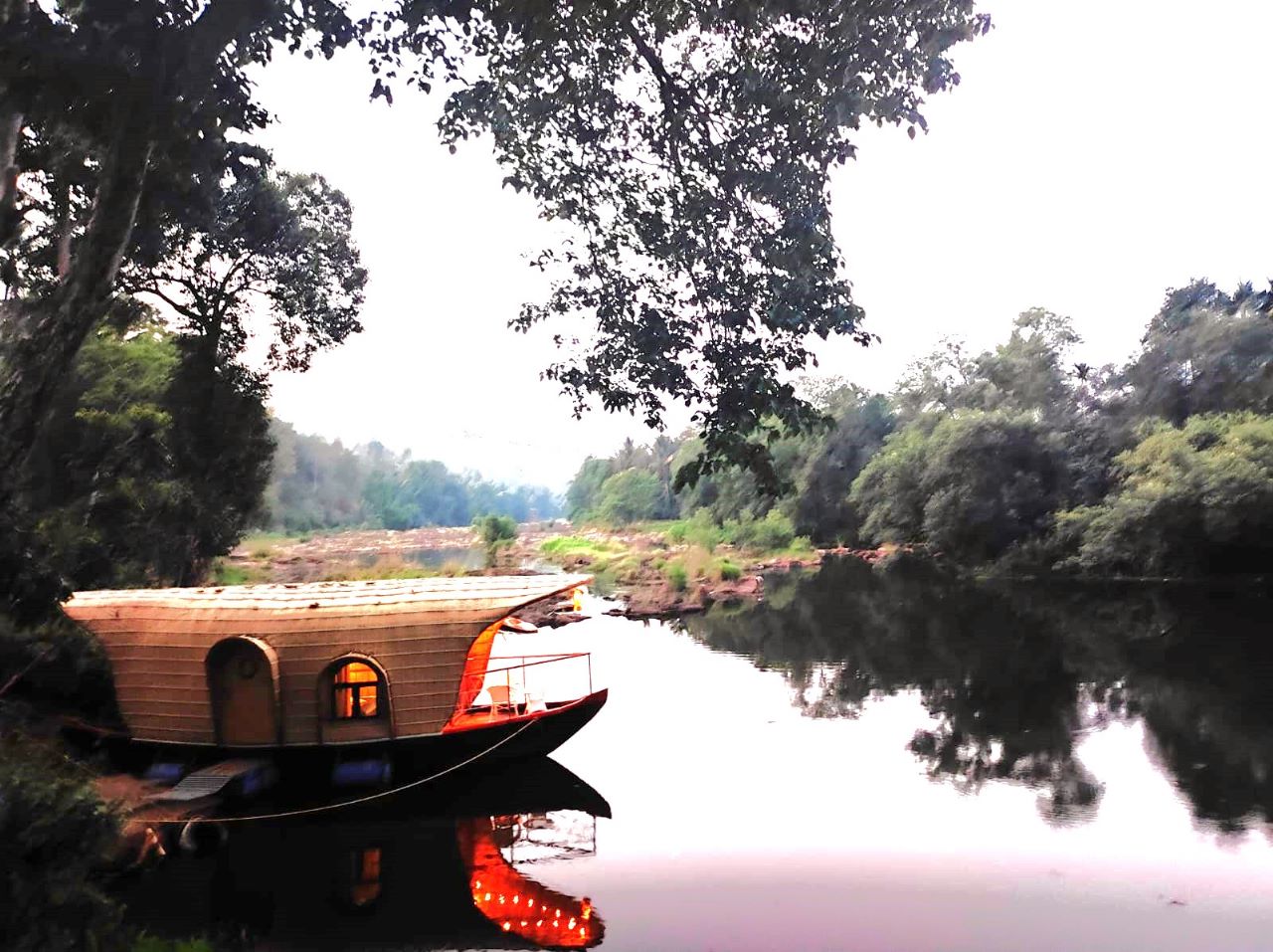 Lady Norah Floating Rooms - Tap to explore photos
