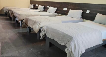 Stanza Luxurios Stay Room Type - 10 Bedded AC Room