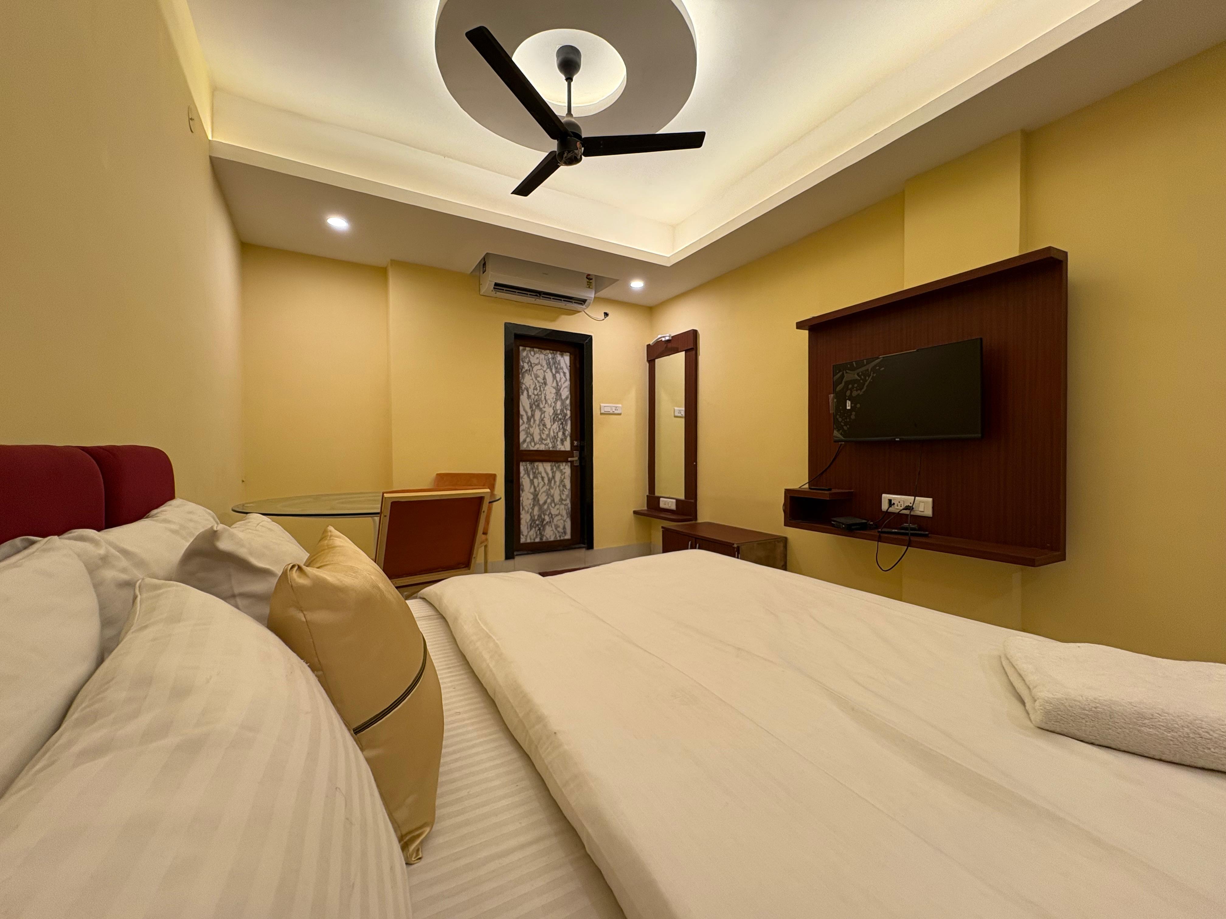 Hotel The Grand Ranjeet - Tap to explore photos