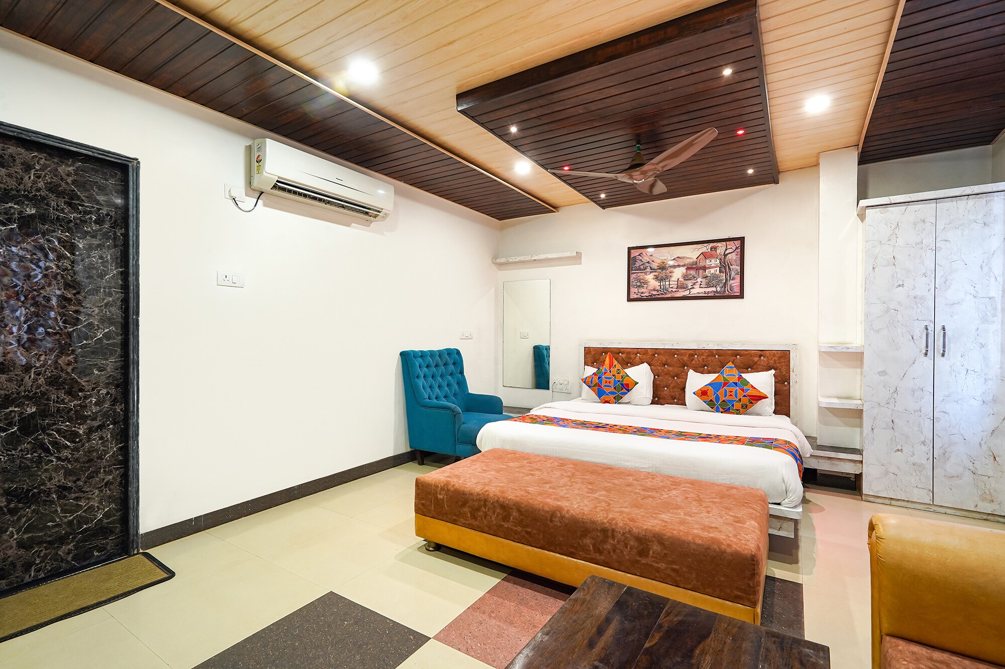 FabHotel Prakash & Sons, Hoshangabad Rd - Tap to explore photos