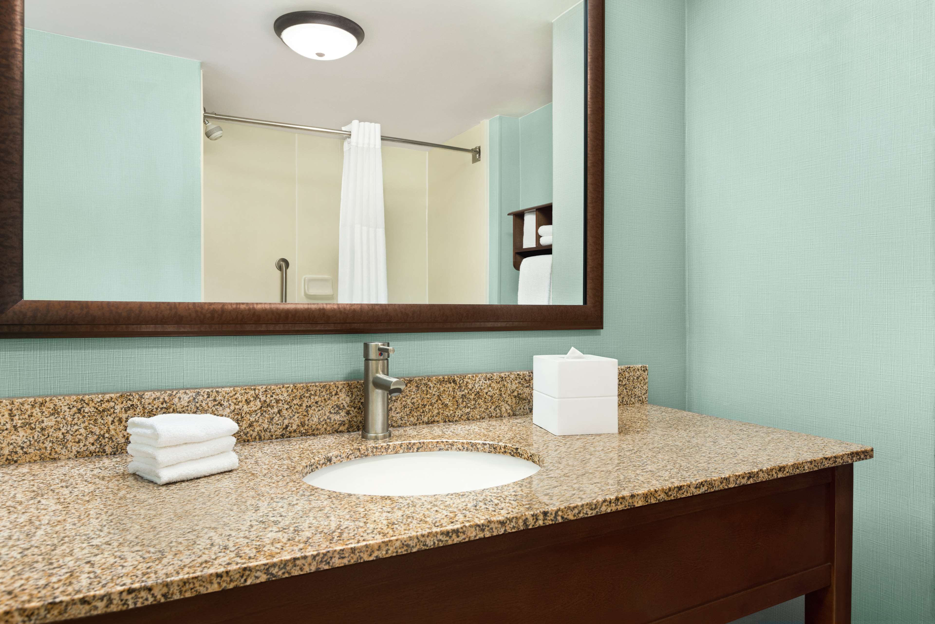 Hampton Inn & Suites Outer Banks-Corolla - Tap to explore photos