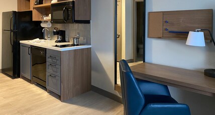 Candlewood Suites MANASSAS, an IHG hotel Room Type - 1 Queen Studio Suite With Full Kitchen