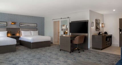 Hampton Inn by Hilton Winnipeg Downtown Room Type - 2QN STDO MIC FRIDG WTBR