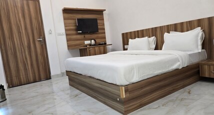 VAIBHAVYA RESIDENCY Room Type - super deluxe room with balcony