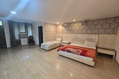 Collection O Guru Nanak Dev University Amritsar Formerly Hotel Tashi