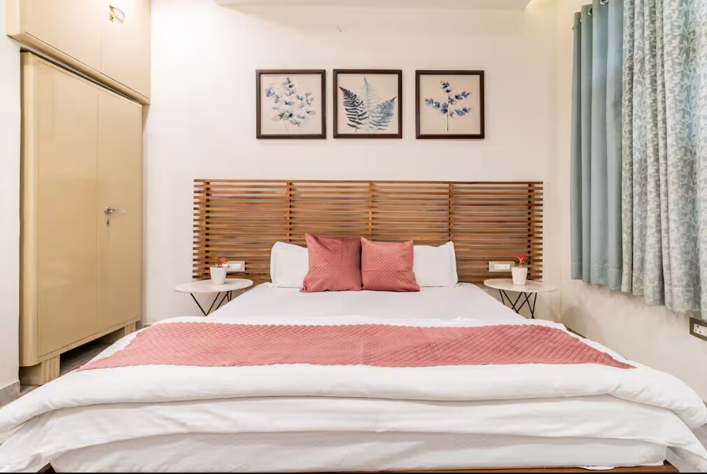 Stylish & Cozy Retreat w/ Jacuzzi | Vaishali Nagar - Tap to explore photos