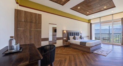 Echor Alpine Meadows Khajjiar Dalhousie Room Type - Deluxe Room with Balcony (Valley View)