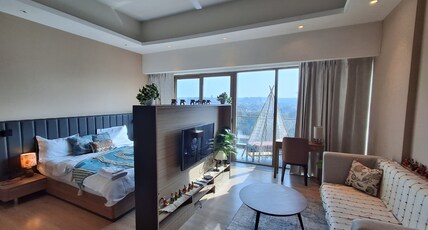 AravalliAscent Restin stays Paras Sq StudioBalcony Room Type - AravalliAscent Restin stays Paras Sq StudioBalcony
